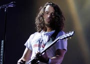 Ein Leben auf der Bühne: Chris Cornell bei einem Auftritt im Jahr 2010 in Chicago. (Bild: NAM Y. HUH (AP))