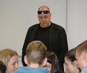 Thomas Sonnenburg analysiert gespannt das Verhalten der Jugendlichen. (Bild: Aaron Ehrat)