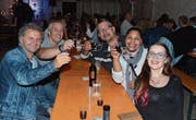 Ausgelassene Stimmung herrschte in der Nacht auf Sonntag am Bachstrossfäscht in Tägerschen. (Bild: Christoph Heer)