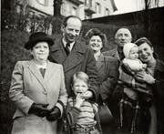 Gerettet: Familie Klumak 1948 – mit Alex und Klaus (2. v. l.) und Trude (rechts) mit Sibylle. (Bild: Rotpunktverlag)