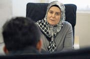 Die muslimische Seelsorgerin Belkis Osman berichtet von ihren Erfahrungen. (Bild: Pascal Bloch/Keystone)