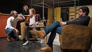 Noce Noseda, Dorit Ehlers, Adele Raes und Pablo Bursztyn proben den «Zeitstillstand». (Bild: Dieter Langhart)