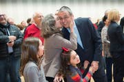 Er hat gut lachen: Wolfgang Giella hat beste Chancen, Gossauer Stadtpräsident zu werden. (Bild: Ralph Ribi)