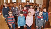 Die Mitglieder des Bischofszeller Kinderrats im Bürgersaal: vorne Noah Pernisch, Suela Heqimaj und Nora Scherrer (alle Schulhaus Obertor), Luca Käser und Levin Hug (beide Schulhaus Kenzenau); hinten Lino Weingart, Vanessa Imonopi, Sarah Morati, Hamza Saliu, Simon Häusler, Pascale Germann und Sara Heqimaj (alle Schulhaus Hoffnungsgut). (Bild: Barbara Hettich)