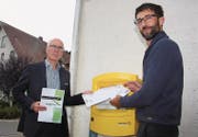 Ab die Post: Die beiden Gemeindepräsidenten Martin Imboden (Wuppenau) und David Zimmermann (Braunau) senden die Bedenken betreffend neuem kantonalem Richtplan und Windpark an die Regierung nach Frauenfeld. (Bild: Simon Dudle)