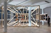 Heiko Blankensteins illuminierte Holzskulptur. (Bild: Richard Tisserand)