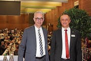 Heinz Zingg (Präsident des Verwaltungsrates) und Jürg Baumgartner (Vorsitzender der Bankleitung). (Bild: Denise Linder)