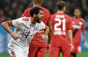 Bayern München startet mit einem 3:1-Sieg ins neue Jahr (Bild: Sascha Steinbach/EPA)