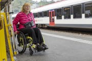 Der behindertengerechte Umbau von Bahnhöfen kommt in der Ostschweiz nur stockend voran. (Bild: (KEYSTONE/Gaetan Bally))