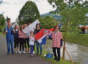 Die kroatische Delegation, rechts Blagica Alilovic, Geschäftsführerin Stiftung Mintegra, bei der Zerr-Eiche. (Bilder: Adi Lippuner)
