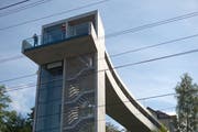 Monumental: der neue Panoramalift am Bahnhof Rorschach (Bild: Ralph Ribi)