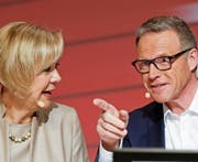 SBB-Präsidentin Monika Ribar tritt aus dem Schatten von Bahnchef Andreas Meyer. (Bild: Peter Klaunzer/Keystone (Bern, 21. März 2017))