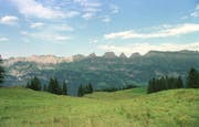Blick auf die Churfirsten von Flumserberg aus: Die Region Flumserberg soll touristisch massiv aufgewertet werden. (Bild: Nana do Carmo/Archiv)