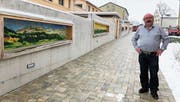 Toni Caviezel bei seiner Kunst am Bau im Quartier Blumenrainstrasse in Appenzell. (Bild: RF)