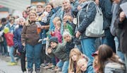 Auch der diesjährige Olma-Umzug dürfte wieder zahlreiche Zuschauer an den Strassenrand locken. (Bild: Urs Bucher (St. Gallen, 10. Oktober 2015))