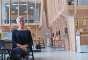 Doris Fratton in der von ihr umgebauten Neuen Stadtschule St. Gallen. (Bild: Claudio Heller)