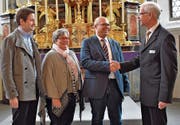 Präsident Josef Eberhard gratuliert Nachfolger Markus Stähli sowie den neugewählten Brigitte Wicki und Gregor Gämperle. (Bild: Richi Bischof)