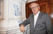 Norbert Hodel im Baronenhaus der Ortsbürger. Das 1795 erbaute Gebäude liegt ihm als Ortsbürgerpräsident sehr am Herzen. (Bild: Hans Suter)