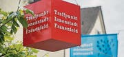 Rote Würfel markieren die Innenstadt als Ort der Begegnung. (Bild: Reto Martin)