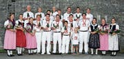 Die Nationalturner aus Märstetten posieren mit ihren gewonnenen Auszeichnungen. (Bild: PD)