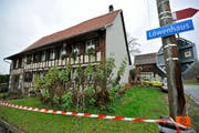 In diesem Haus in Kümmertshausen wurde der Tote entdeckt. (Bild: Archiv/Reto Martin)