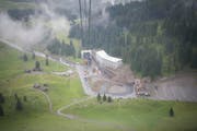 Auch dank des neuen Hotels auf der Schwägalp steigert die Säntis-Schwebebahn AG ihren Umsatz um 25 Prozent. (Bild: Ralph Ribi)