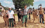 Kuhglocken mit eingraviertem Schweizer Kreuz und Edelweisshemden sollen auch weiterhin die Viehschau in Sax prägen. (Bild: Heidy Beyeler)