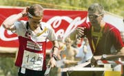 Wenn Daniel Hubmann um Medaillen läuft, ist sein Trainer und Betreuer Kilian Imhof immer nah am Geschehen dran. (Archivbild: übc)