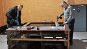 Auf Schienen werden die Solarelemente befestigt. (Bilder: Ursula Wegstein)