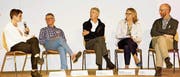 In der Podiumsrunde diskutierten Birgit Schwenk, SR RSW, Christoph Ritter, Hausarzt Grabs, und Ruth Bau-mann-Hölzle, Leiterin Dialog Ethik, Zürich, sowie Pascal Schai und Tom Brink vom Luzerner Kantonsspital Wolhusen über die Komplexität um die Thematik Reanimation. (Bild: Heidy Beyeler)