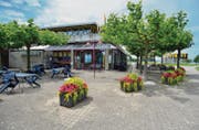 Neuer Anlauf mit einem neuen Pächter: Das Restaurant beim Arboner Seeparksaal. (Bild: Max Eichenberger)
