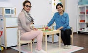 Somayeh Hemmaty, Spielgruppenleiterin, und Gurbet Kaya, zuständig für die Deutschförderung. (Bild: Astrid Zysset)