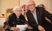 Andreas Netzle gratuliert Charlotte Kopania zum 100. Geburtstag. (Bild: pd)