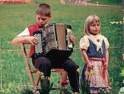 Sie stahlen allen die Show: Die jüngsten zwei der Jodelfamilie Sutter. (Bild: Barbara Hettich)