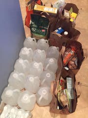 Wasser und Notvorräte für die erste Zeit nach dem Sturm. (Bild: pd)