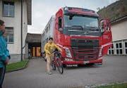 Wo ist er hin? Der Fahrradfahrer verschwindet im toten Winkel des Chauffeurs.