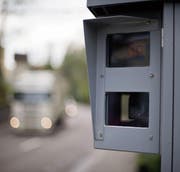 Sorgt bei Autofahrern für rote Köpfe: Der Radarkasten. (Bild: Urs Jaudas)