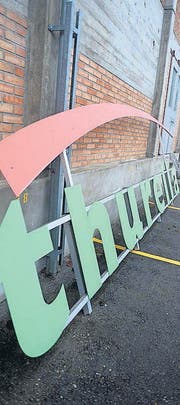 Das Schild ist bereits abgeschraubt. (Bild: Nana do Carmo)