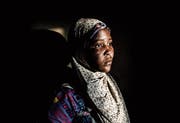 Fatima sollte als 15-Jährige für Boko Haram ein Attentat ausführen. Sie flüchtete und lebt nun in einem nigerianischen Flüchtlingslager. (Bild: Andy Spyra/LAIF/Keystone)