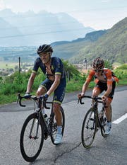Larry Warbasse (links) auf dem Weg zu seinem ersten Sieg als Profi überhaupt. (Bild: Gian Ehrenzeller/KEY)