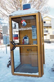 Aussergewöhnliche Telefonkabine in Unterwasser. Nach dem Olympiasiegen Simon Ammanns wurde sie golden bemalt. (Bild: Katharina Rutz)