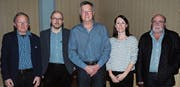 Die Verwaltung der neuen Wohnbaugenossenschaft: Willy Müller, Baufachmann, Stephan Rausch, Architekt, Fredy Zünd, Gemeinderat, Claudia Neff Koller, Gemeinderätin und Franz Knechtle, Finanzen. (Bild: Astrid Zysset)
