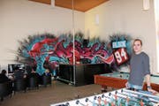 Jugendarbeit-Leiter Daniel Bernet im neuen Jugendtreff «Block 94» in Rorschach. (Bild: Perrine Woodtli)