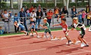 Bereits die Kleinsten kämpfen auf dem Sportplatz Ebnet in Herisau um den Einzug ins Finale im Zürcher Letzigrund. (Bild: gr)