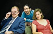 Proben für ihre Eigenproduktion: Tobias Stumpp, Regisseur Dietmar Paul und Eveline Ketterer vom Verein «Klima das Theater». (Bild: Donato Caspari)
