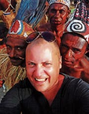 David Aeneas Giger auf einem Festival in Papua, Indonesien. (Bild: PD)