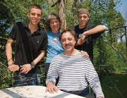 Haben den Zirkus gern: Dagmar und Lucas Pepe Cadonau mit ihren beiden Söhnen Nicolas (l.) und Gian. (Bilder: Ruth Bossert)