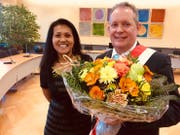 Ein glücklicher Thomas Niederberger mit seiner Frau Rattana. (Bild: Donato Caspari)