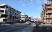 An der Staatsstrasse in Räfis wurden und werden viele neue Wohnungen erstellt, welche dem südlichen Teil von Buchs einen städtischen Anstrich gebe. Ob sie alle einen Mieter oder Eigentümer finden? (Bild: Hanspeter Thurnherr)