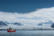 Mit diesem Schweizer Expeditionsschiff können im Sommer fünf Jugendliche mit in die Antarktis, sofern sie das Auswahlverfahren schaffen. Auch vier aus der Region haben sich beworben. (Bild: PD)